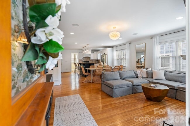 Foto del edificio - 425 E Tremont Ave