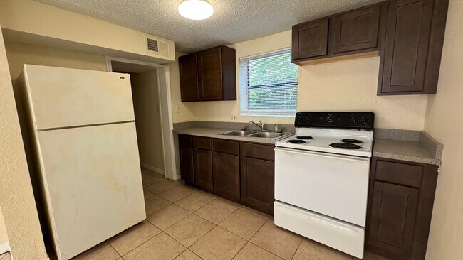 Foto del edificio - Affordable Ground-Floor Unit with Great Ci...