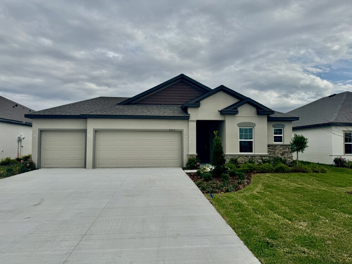 Primary Photo - Spacious 4-Bedroom Home in Bradenton, FL