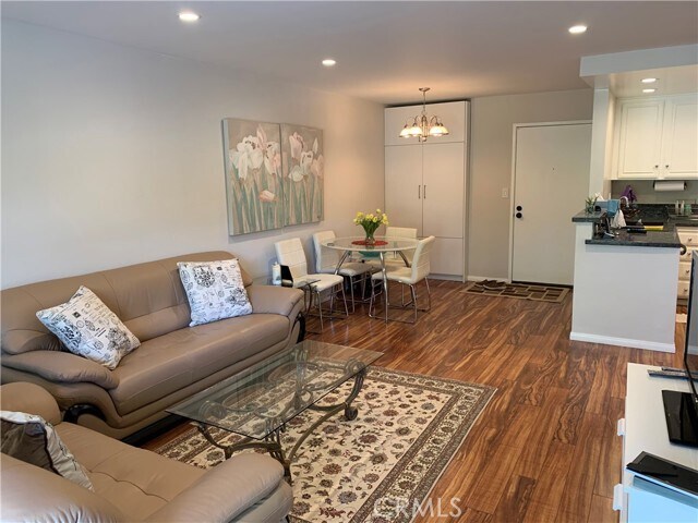 Foto del edificio - 22100 Burbank Blvd