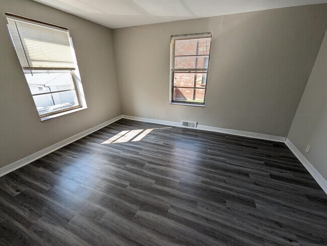 Foto del edificio - 3915 Jamieson Ave