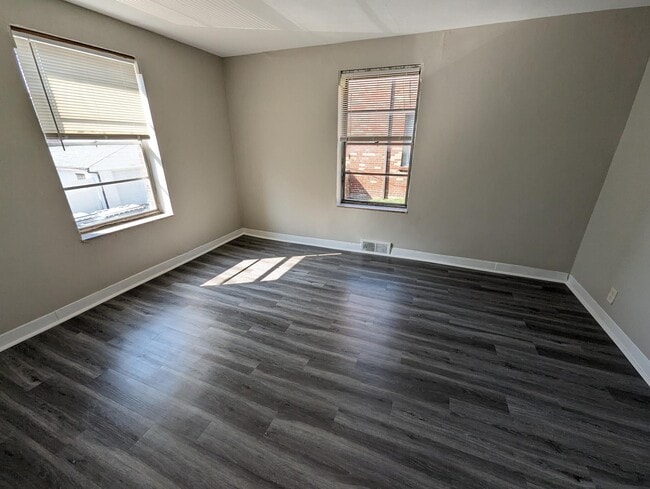 Building Photo - 3915 Jamieson Ave