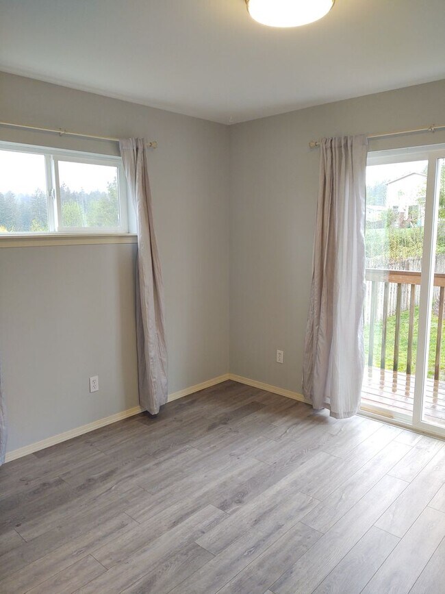 Building Photo - Poulsbo Home