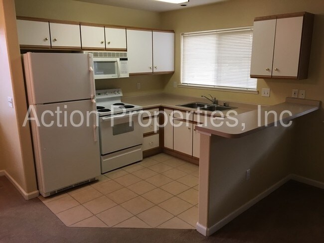 Building Photo - 830 G St