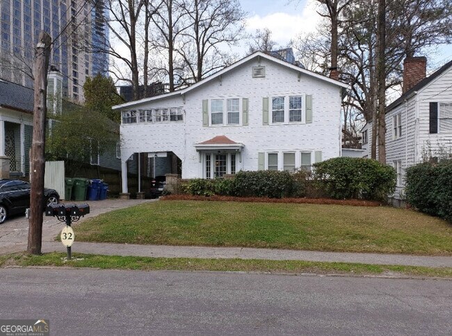 Building Photo - 32 Highland Dr NE