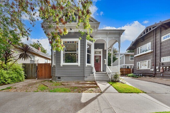 Foto del edificio - Fully Updated 2BR/2BA Victorian with Priva...