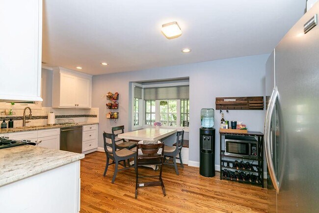 Foto del edificio - 585 Warwick St SE