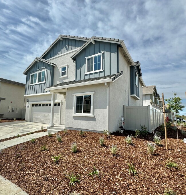 Building Photo - FOUR-FIVE/OFFICE BEDROOM THREE BATHROOM SE...