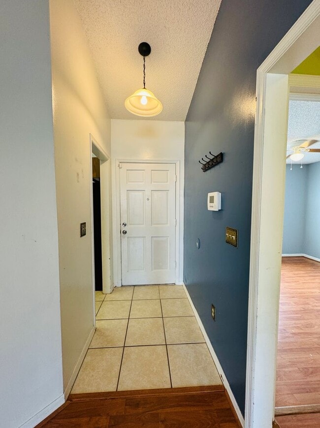 Foto del edificio - Charming 3 Bedroom, 2 Bath Home with Fence...