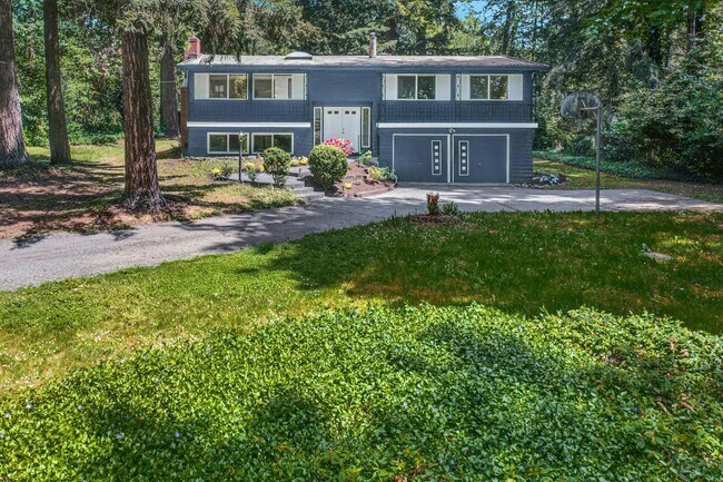 Building Photo - Private Bainridge Home on Acreage
