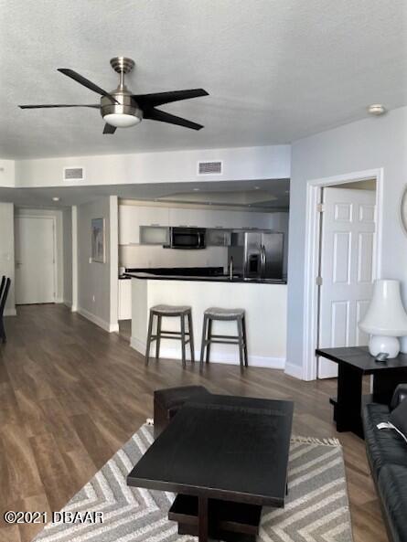 Building Photo - 231 Riverside Dr