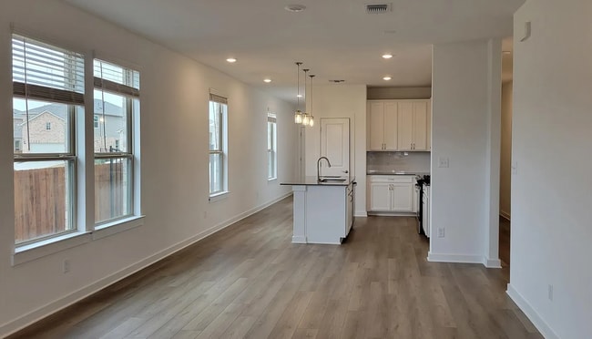 Building Photo - 465 Bristlecone Bnd