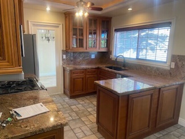 Foto del edificio - 4 Bedroom, 2.5 Bathrooms