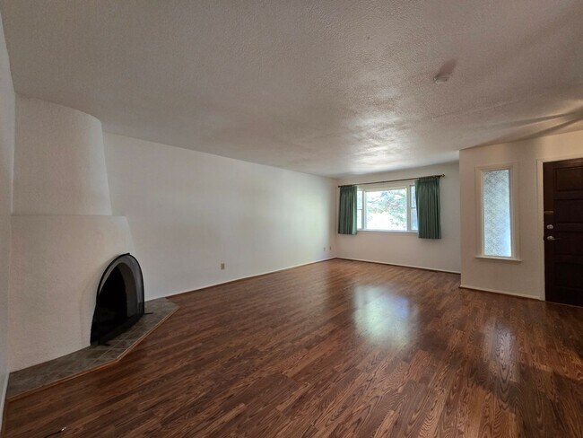 Foto del edificio - 112 Calle Palomita