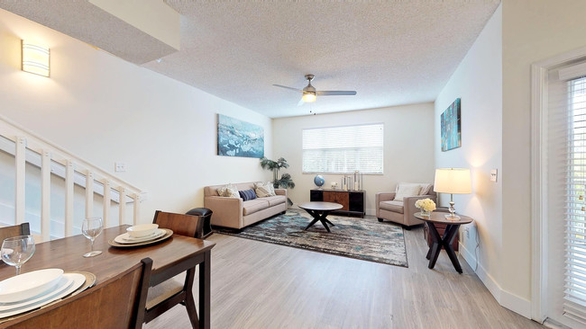 Windsor Castle - Townhomes Apartments - Coral Springs, Fl 