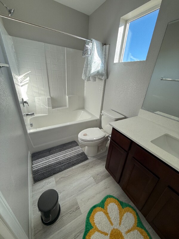 Foto del edificio - 2320 Stone Well Rd