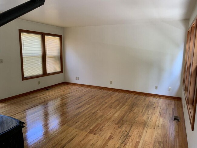 Building Photo - 795 Dorothy Court