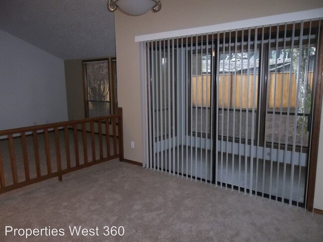 Building Photo - 7900 NE 148th Ave