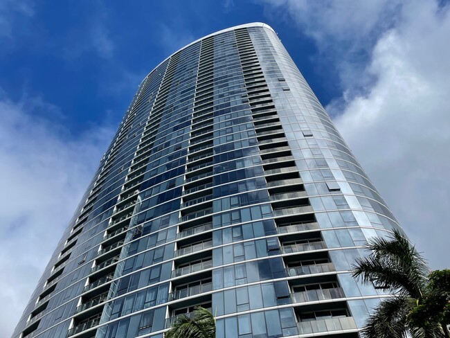 Building Photo - 1296 Kapiolani Blvd