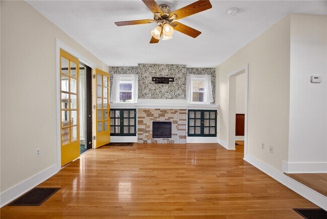 Foto del edificio - 1227 Denisonview St