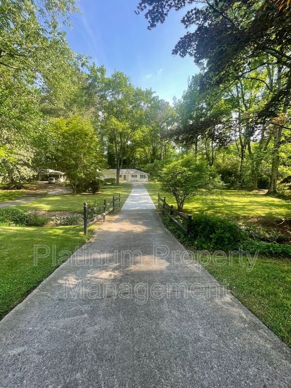 Building Photo - 224 Cold Creek Dr