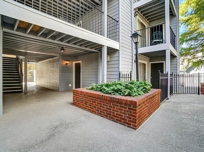 Building Photo - Get $500 OFF Luxury Renovated 1BR!!! — Move in by 3/14