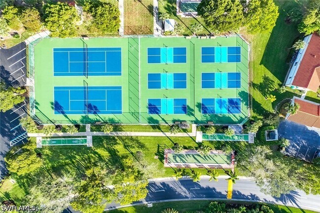 Foto del edificio - 640 Luisa Ln