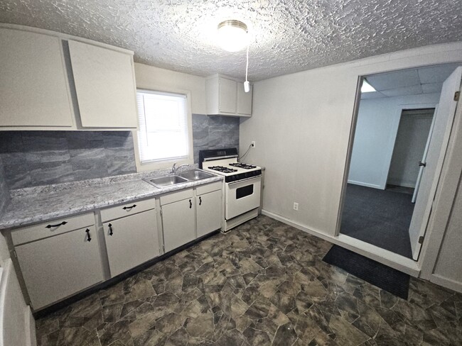 Kitchen - 76 Ave C