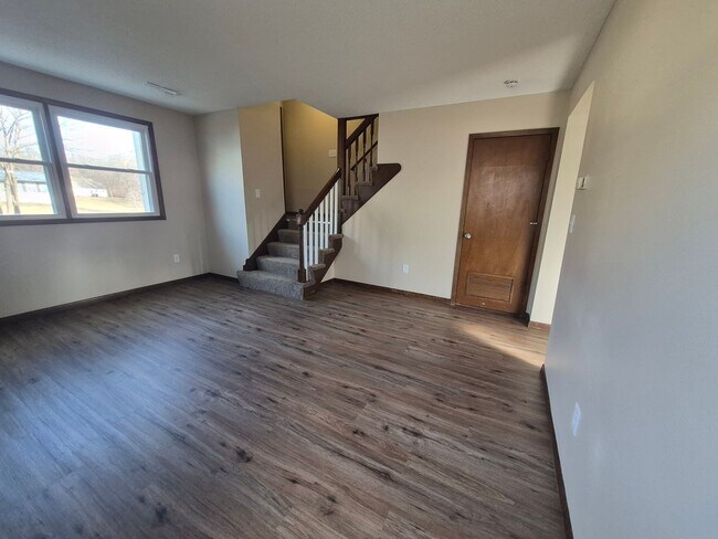 Building Photo - Pet Friendly 2 bedroom, 1.5 bathroom duplex in cul-de-sac near Pioneer Park!