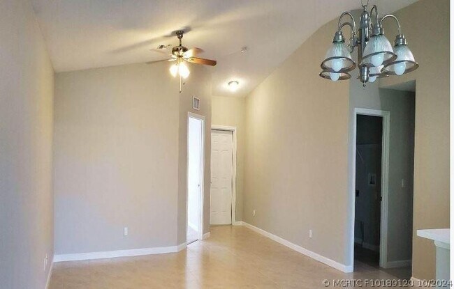 Foto del edificio - 980 SW Del Rio Blvd