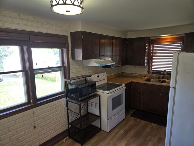 Building Photo - 3 bedroom in downtown Lake Geneva
