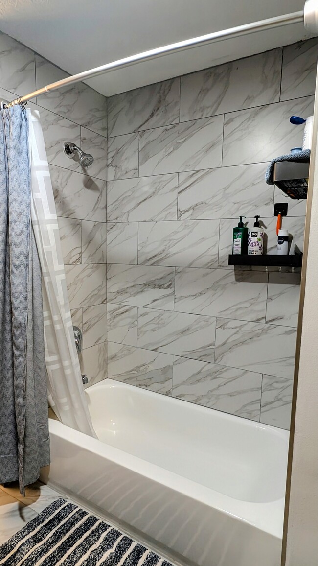 Foto del edificio - 2 Bed 1.5 Bath Condo