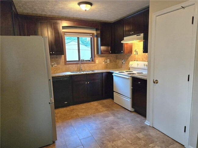 Foto del edificio - 2982 Hillwood Dr NW