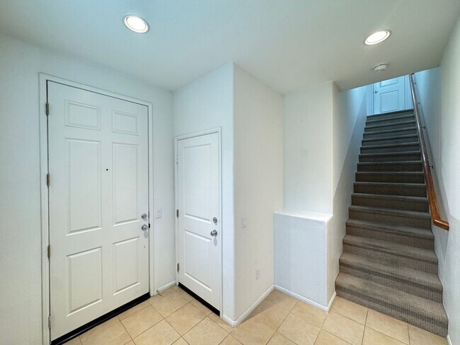 Building Photo - Your Dream Apartment Awaits: Discover Your Ideal Space in Azusa Today