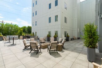 Interior Photo - Graduate Pointe