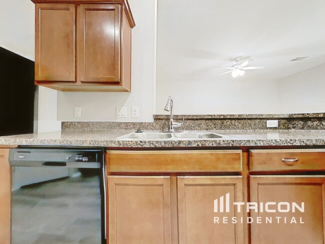 Foto del edificio - 5511 Rustling Gates Ln
