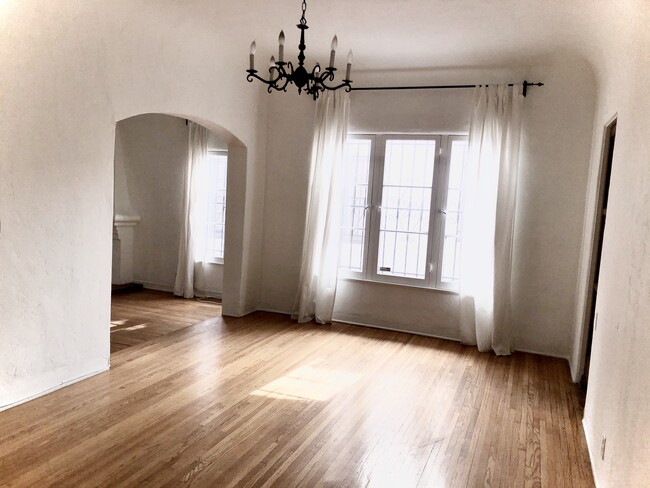 Foto del edificio - 224 S Sycamore Ave
