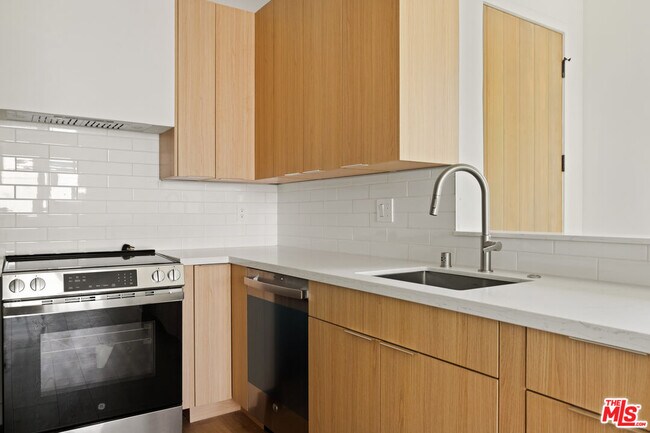 Foto del edificio - 2671 Benedict St