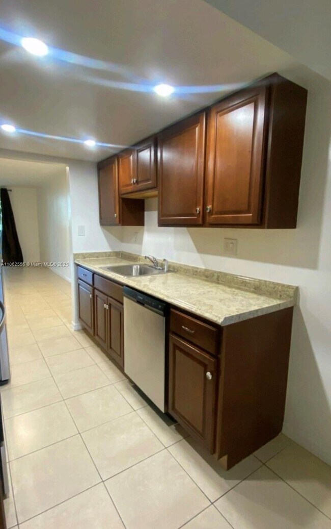 Foto del edificio - 3341 NW 47th Terrace