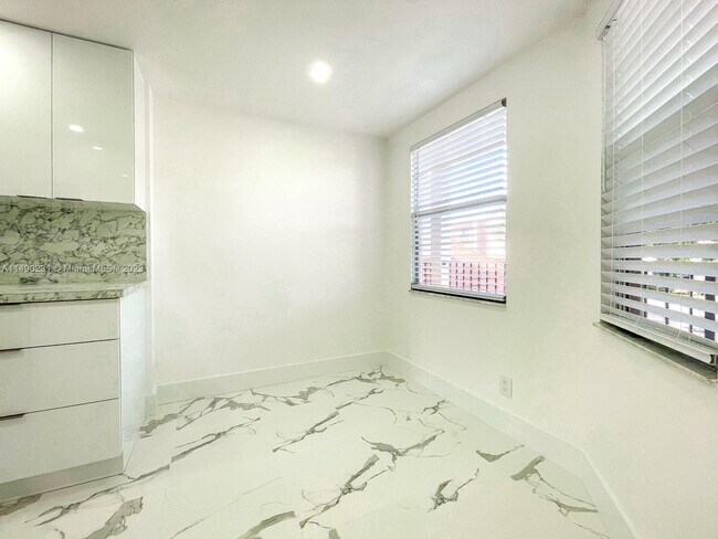 Building Photo - 1100 SW 128th Terrace