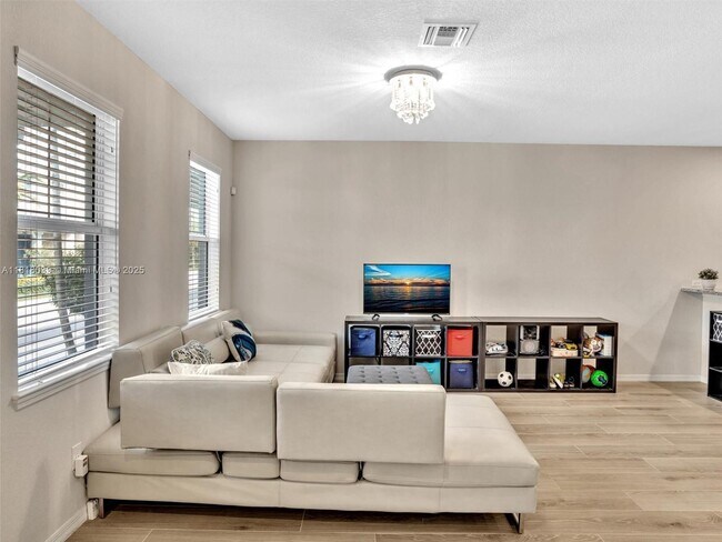 Foto del edificio - 3976 Poinciana Ln