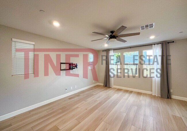 Building Photo - Charming and Modern Home in Gated Community!
