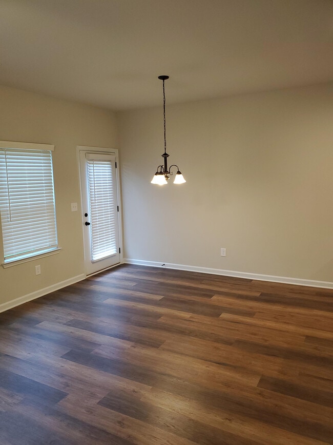 Building Photo - 1400 Creel Ln