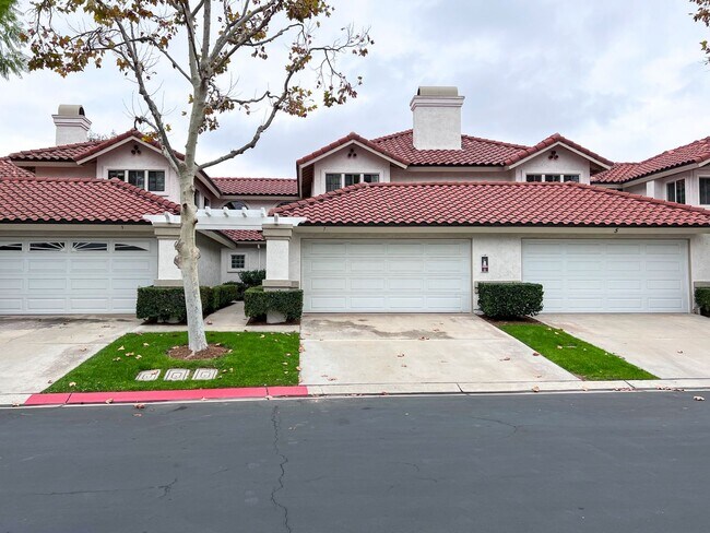 Building Photo - Rancho Santa Margarita Townhouse - 2 Bed /...
