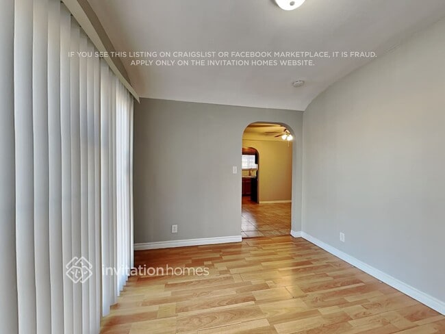 Building Photo - 758 W 104th St
