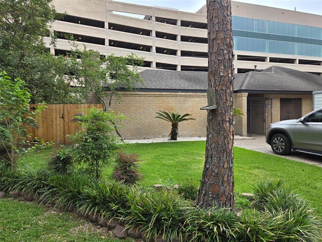 Foto del edificio - 15626 Whitewater Ln