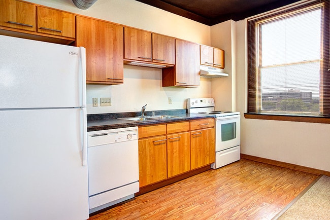 Building Photo - Historic Lofts on Kilbourn