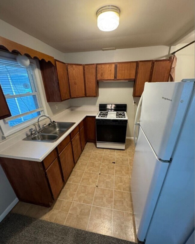 Foto del edificio - Coming Soon: Cozy 3-Bedroom Home with Scre...