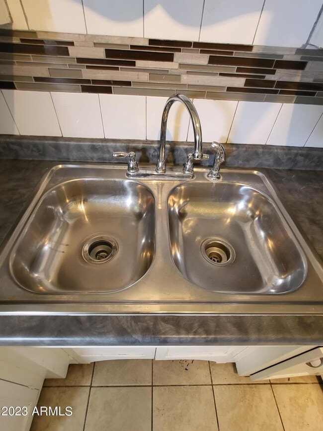 Building Photo - 1851 E Yale St