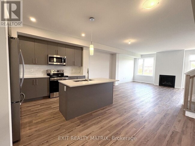 Building Photo - 299 Rue Labelle St